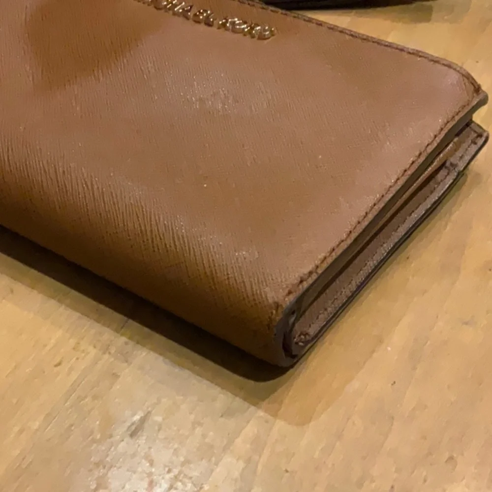 EUC Michael Kors Tan Leather Jetset Wristlet